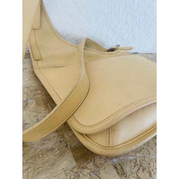 Very rare Coach ivory/butter Leather Hippie Slim asymmetrical shoulder bag #9404 - Picture 7 of 10